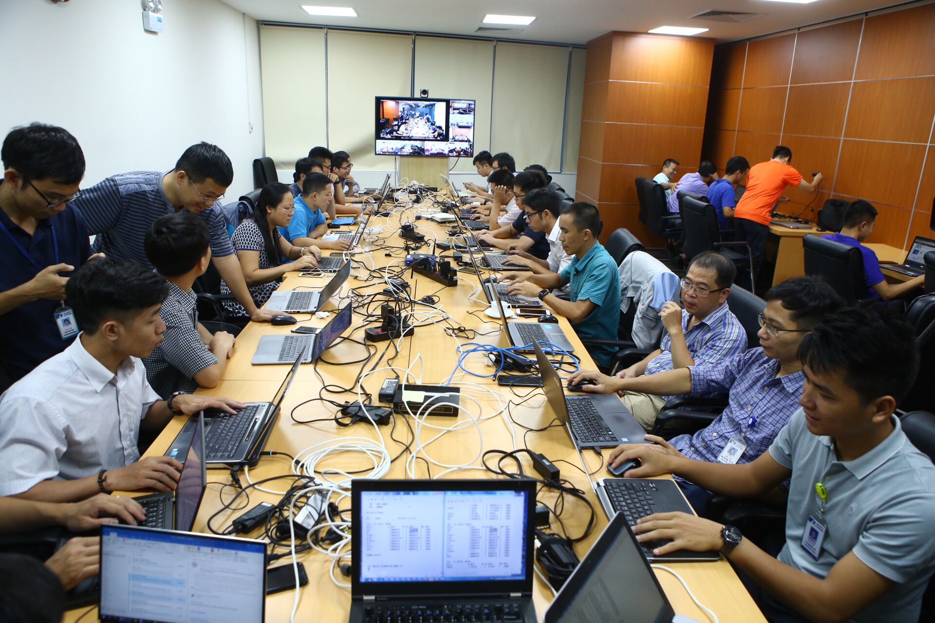 [-]Đêm[-]nay,[-]2,3[-]triệu[-]thuê[-]bao[-]VinaPhone[-]đầu[-]số[-]0127[-]sẽ[-]chuyển[-]về[-]081